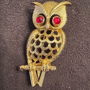 AVON OWL red eyes gold tone pin 🐈‍⬛